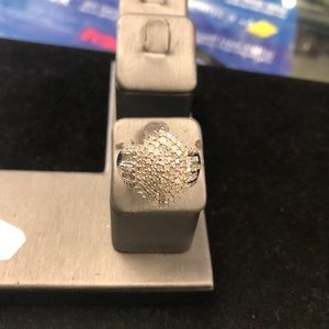 2 carat white diamond ring